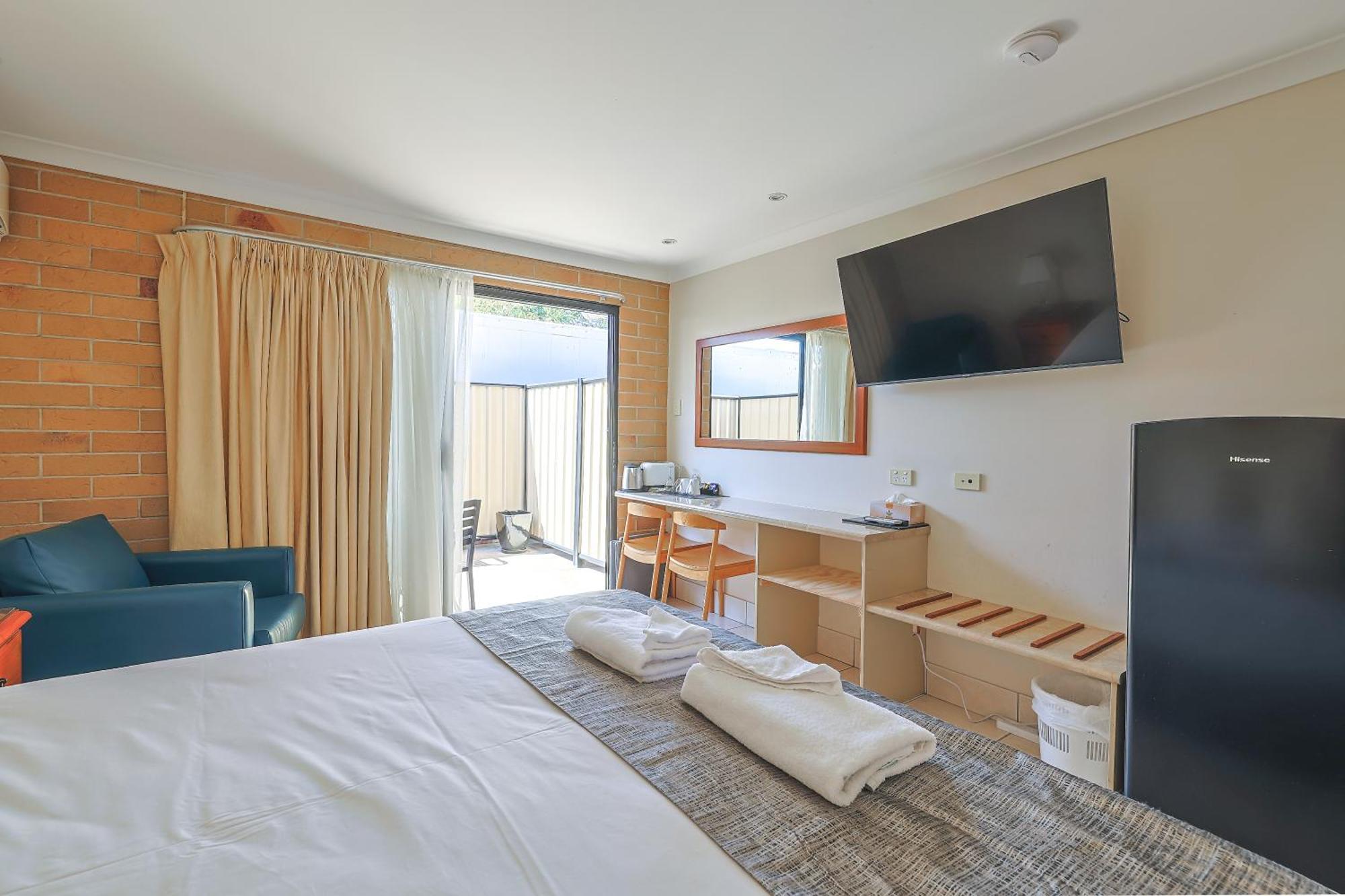 Emerald Central Palms Motel Bagian luar foto