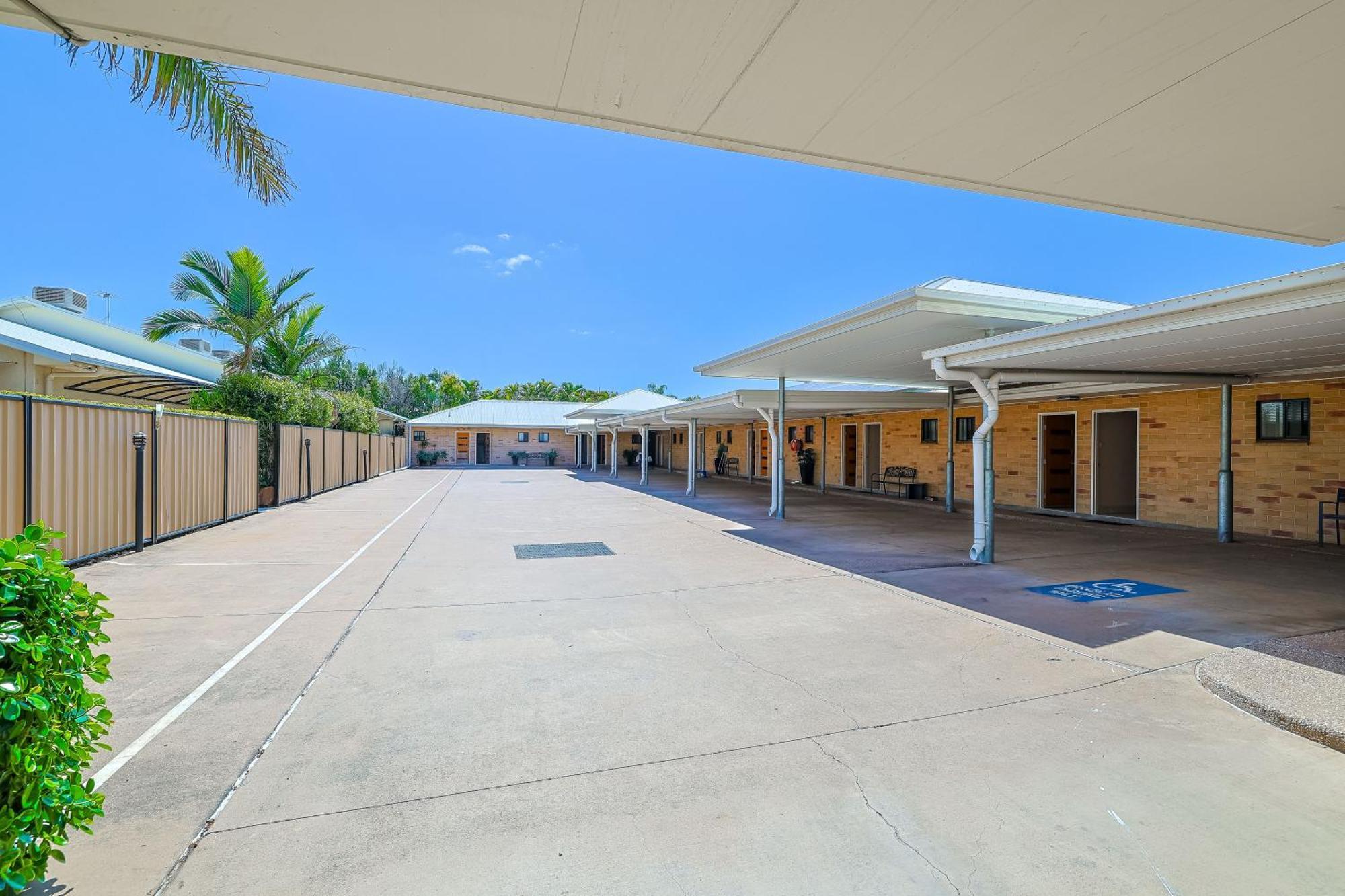 Emerald Central Palms Motel Bagian luar foto