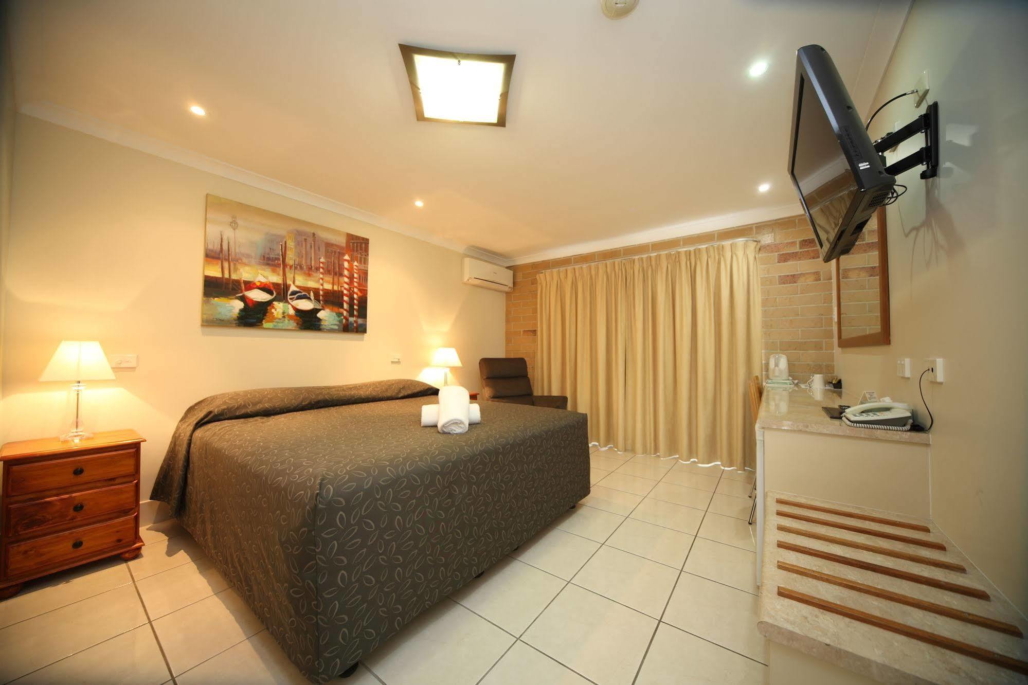Emerald Central Palms Motel Bagian luar foto
