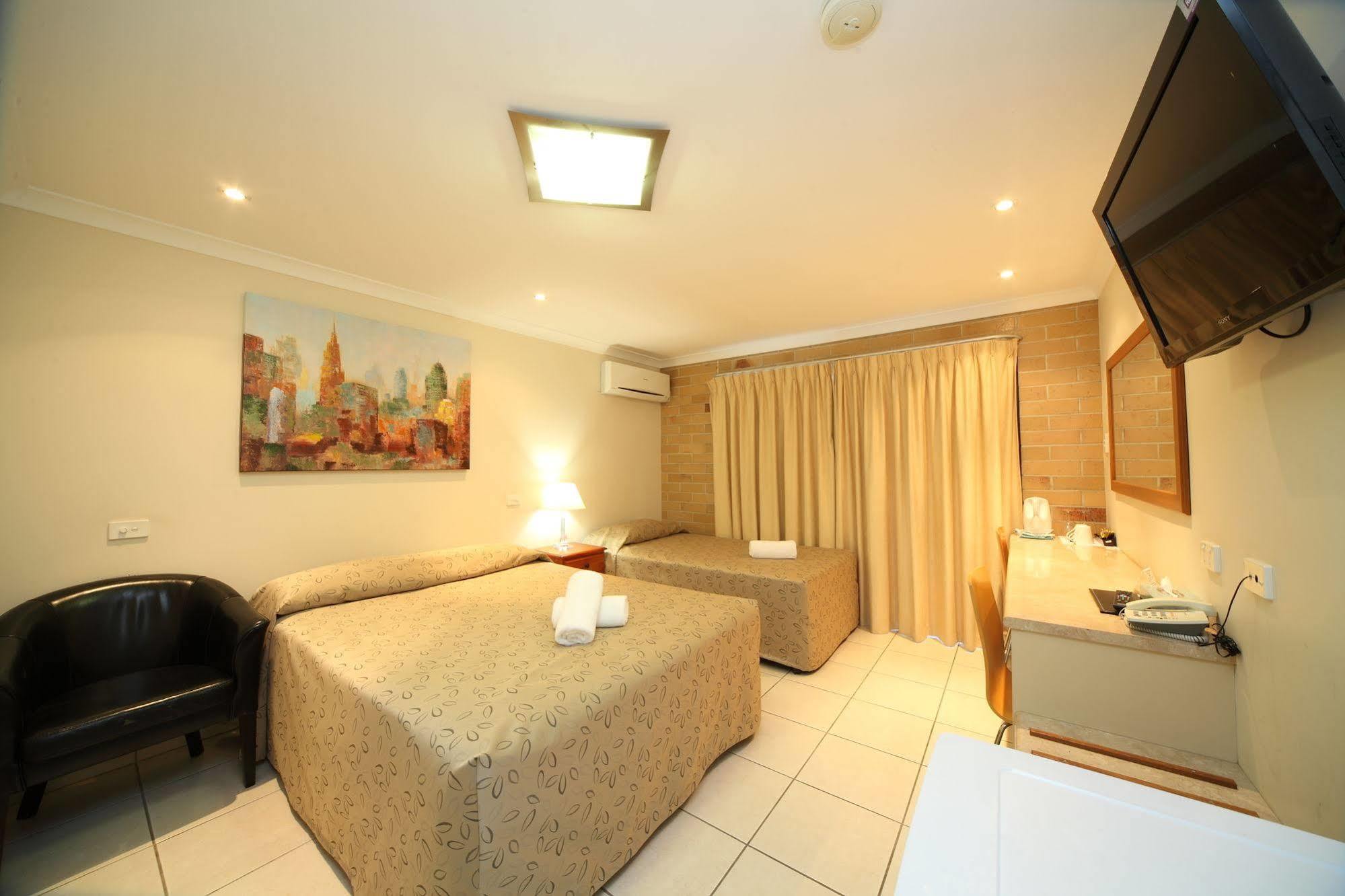 Emerald Central Palms Motel Bagian luar foto