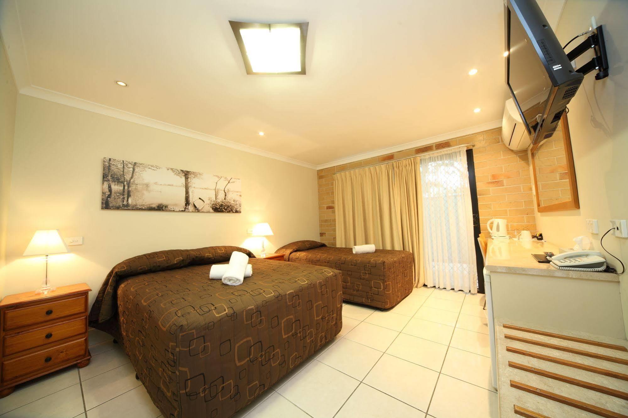 Emerald Central Palms Motel Bagian luar foto